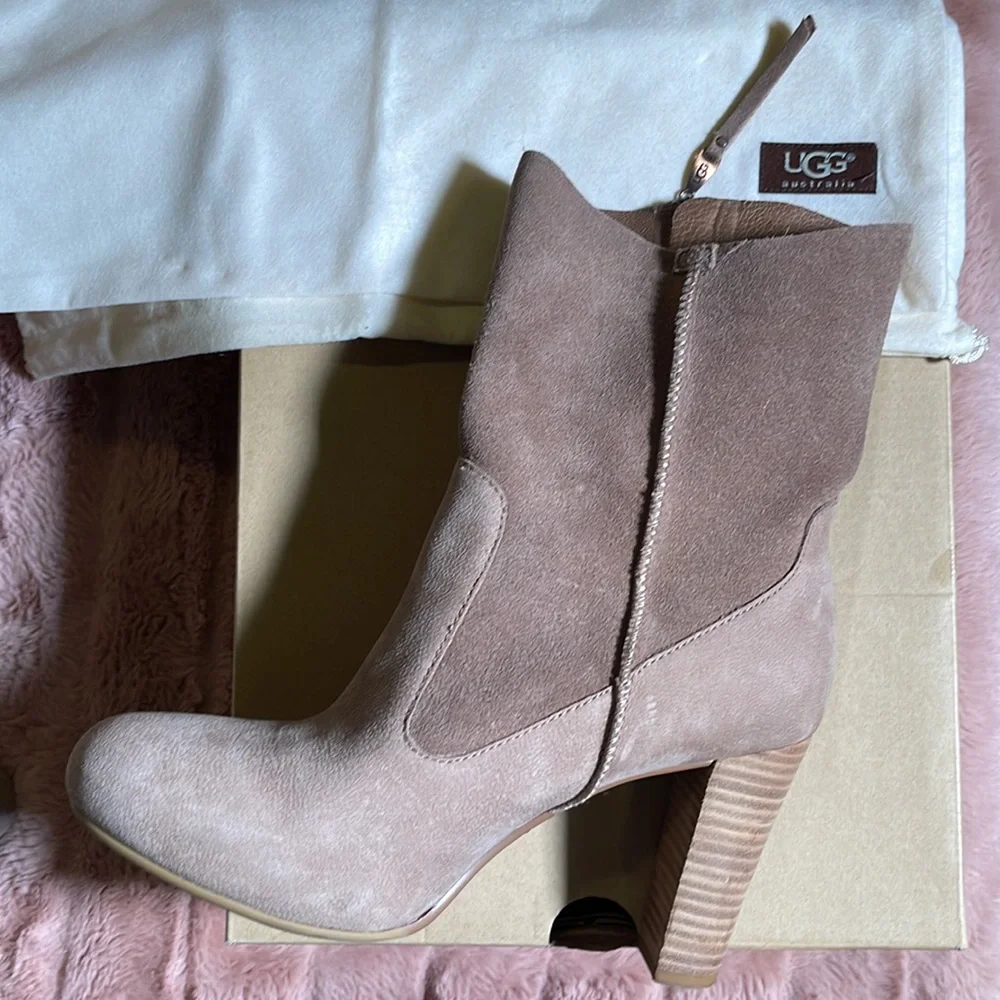 UGG Athena- Size 7.5 Excellent Condition - Picture 4 of 15